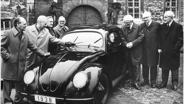 Volkswagen Beetle 1938 года выпуска - Sputnik Азербайджан