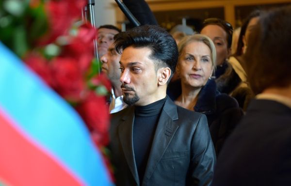 Церемония прощания с народной артисткой Азербайджана Ильхамой Гулиевой - Sputnik Азербайджан