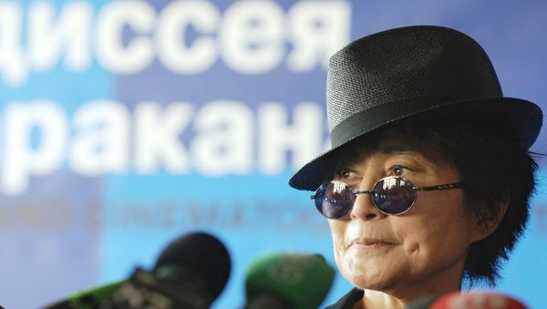 Йоко Оно. Архивное фото - Sputnik Азербайджан