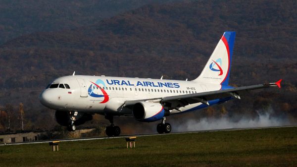 Ural Airlines aviaşirkətinə məxsus Airbus А319 təyyarəsi Ural Airlines aviaşirkətinə məxsus Airbus А319 təyyarəsi - Sputnik Азербайджан