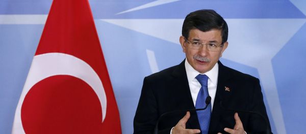 Премьер-министр Турции Ахмед Давутоглу во время выступления на саммите ЕС-Турция в Брюсселе - Sputnik Азербайджан