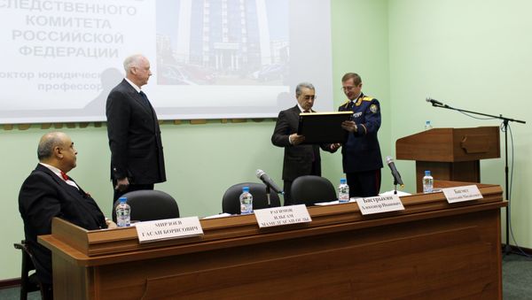 Профессору, доктору юридических наук, Заслуженному юристу Азербайджана Ильгаму Рагимову присвоено звание Почетного профессора Академии Следственного комитета Российской Федерации - Sputnik Азербайджан