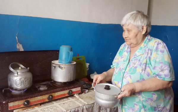 Бабушка Зина, 78-летняя жительница города Имишли - Sputnik Азербайджан