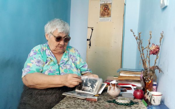 Как бы странно это ни звучало, женщина считает себя представительницей и мусульманской, и христианской религий - Sputnik Азербайджан