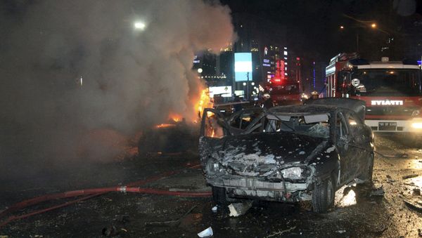 В центре столицы Турции взорвался автомобиль, начиненный взрывчаткой. Архивное фото - Sputnik Азербайджан