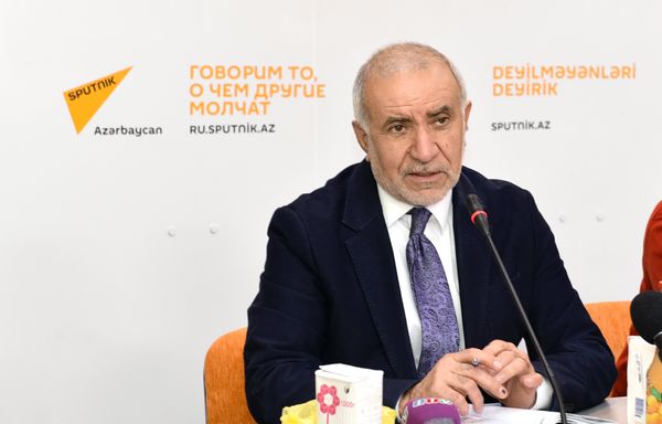 Председатель Союза свободных потребителей Эйюб Гусейнов - Sputnik Азербайджан