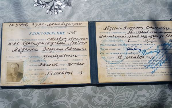 Дед Володя работал экскаваторщиком, крановщиком, механизатором - Sputnik Азербайджан