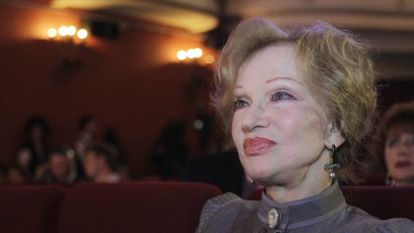 Людмила Гурченко на церемонии, посвященной 100-летию кинотеатра Художественный - Sputnik Азербайджан
