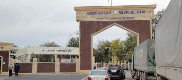 Погранично-пропускной пункт Сыныг керпю (Красный мост), фото из архива - Sputnik Азербайджан