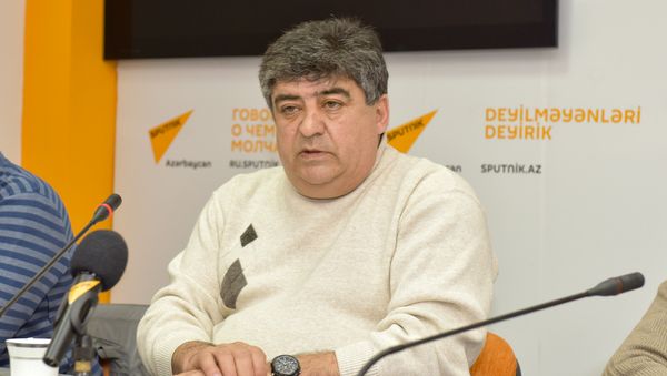 Фазиль Мамедов, руководитель неправительственной организации Помощь образованию водителей - Sputnik Азербайджан