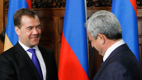 Председатель правительства РФ Дмитрий Медведев во время встречи с  Сержем Саргсяном. Архивное фото - Sputnik Азербайджан