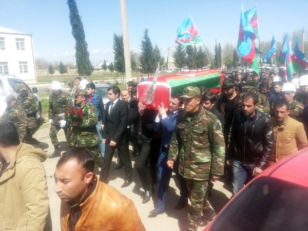 Багиров Сархан был похоронен в родном селе Алимамедли Гейгельского района - Sputnik Азербайджан