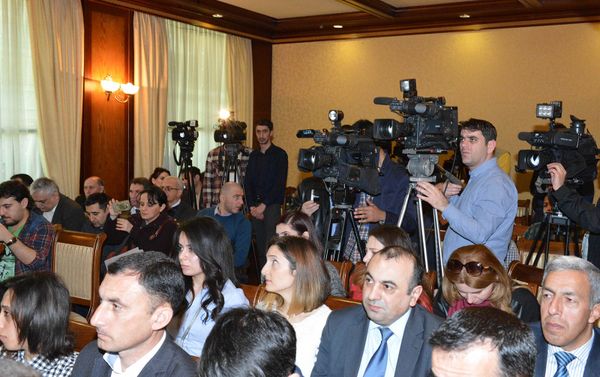 Своевременный сбор налогов позволяет пополнить бюджет страны - Sputnik Азербайджан