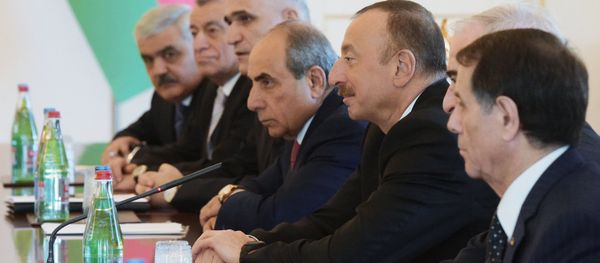Президент Азербайджана Ильхам Алиев во время встречи в расширенном составе с председателем правительства РФ Дмитрием Медведевым - Sputnik Азербайджан
