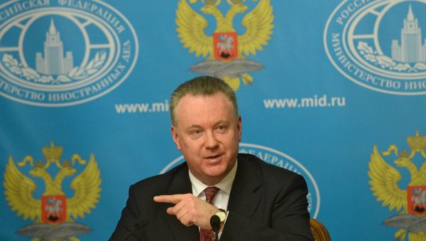 Постпред России при ОБСЕ Александр Лукашевич во время брифинга в Москве, фото из архива - Sputnik Азербайджан