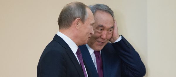Президент России Владимир Путин и президент Казахстана Нурсултан Назарбаев. Архивное фото - Sputnik Азербайджан