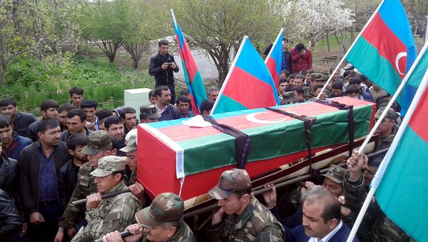 İki şəhid zabit – baş leytenant Elvin Namazov və kapitan Mühit Orucovun dəfn mərasimi - Sputnik Азербайджан