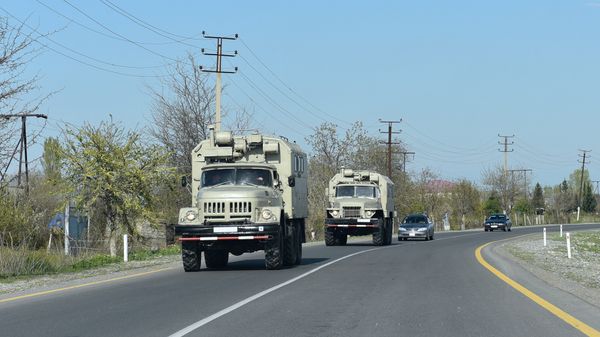 Военная техника на дороге - Sputnik Азербайджан