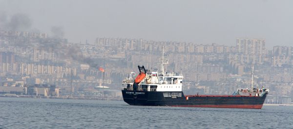 Танкер перед выходом в море. Архивное фото - Sputnik Азербайджан