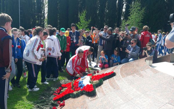 Юные соотечественники почтили память наших предков - Sputnik Азербайджан