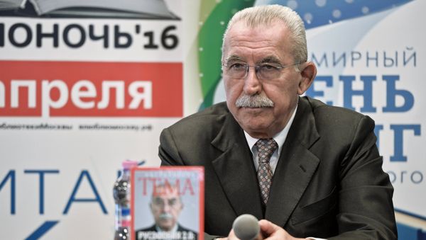 Джульетто Кьеза , итальянский журналист, писатель и общественный деятель - Sputnik Азербайджан
