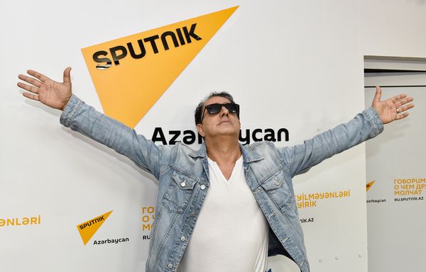 Шансонье Фархад Бакинский в редакции Sputnik Азербайджан - Sputnik Азербайджан