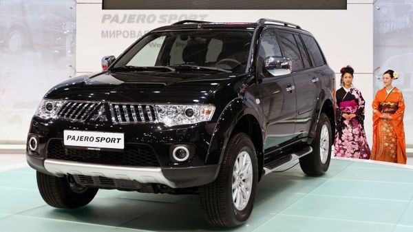 Внедорожник Mitsubishi Pajero Sport SUV. Архивное фото - Sputnik Азербайджан