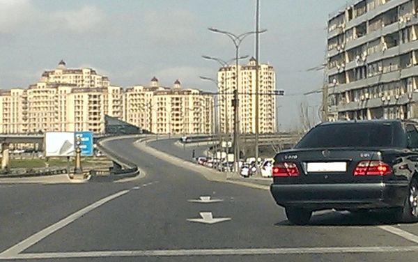 Безработные люди из различных районов Азербайджана заняты, в основном, на строительных работах в столице - Sputnik Азербайджан