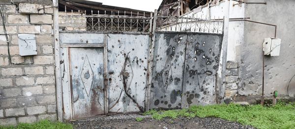 Результаты обстрела населенных пунктов Азербайджана армянскими ВС. Архивное фото - Sputnik Азербайджан