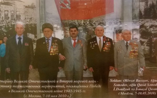 Агададаш Самедов (второй слева) – участник торжественных мероприятий, посвященных победе в Великой Отечественной Войне - Sputnik Азербайджан