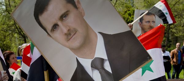 Митинг сторонников Басара Асада в Бухаресте, Румыния - Sputnik Азербайджан