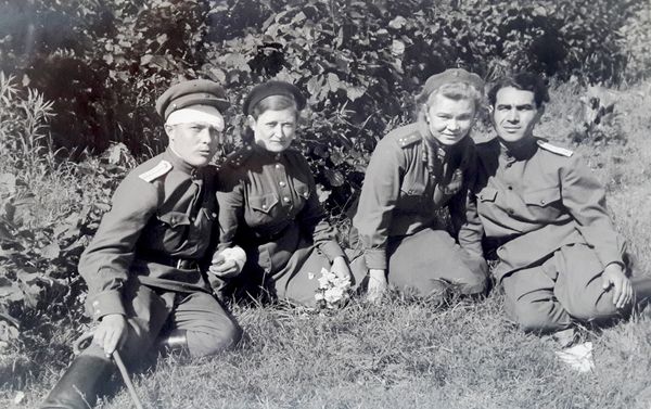 В 1942 году его призвали и отправили в Крым, который в то время был у немцев - Sputnik Азербайджан