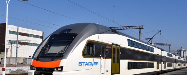Поезд Stadler на бакинском железнодорожном вокзале - Sputnik Азербайджан