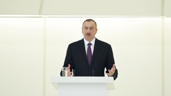 Ильхам Алиев принял участие в официальном приеме по случаю 93-й годовщины со дня рождения общенационального лидера Гейдара Алиева и 71-й годовщины Победы над фашизмом - Sputnik Азербайджан