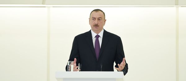 Ильхам Алиев принял участие в официальном приеме по случаю 93-й годовщины со дня рождения общенационального лидера Гейдара Алиева и 71-й годовщины Победы над фашизмом - Sputnik Азербайджан
