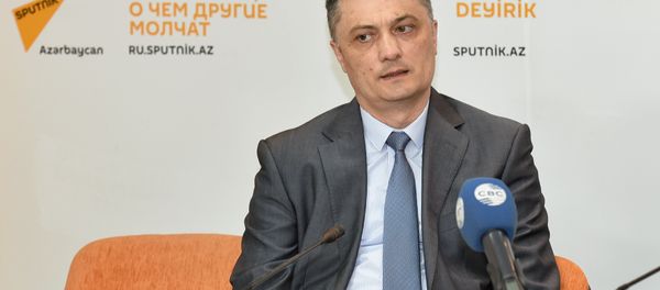 Эксперт-экономист Фархад Амирбеков - Sputnik Азербайджан