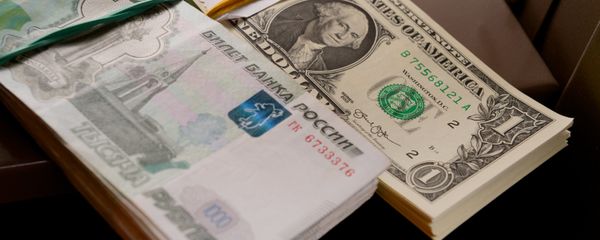 Денежные купюры России и США - Sputnik Азербайджан