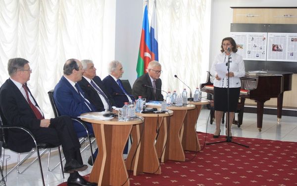 В Баку прошла встреча Главы Республики Дагестан Р. Абдулатипова с соотечественниками - Sputnik Азербайджан
