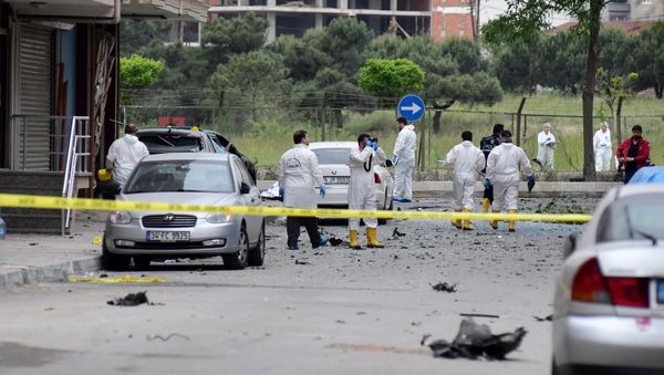 В районе Самандыра в азиатской части Стамбула взорвался заминированный автомобиль - Sputnik Азербайджан