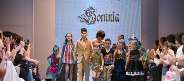 В рамках BakuFashionWeek состоялся показ детской коллекции под названием Somnia азербайджанского дизайнера Гюллюм Асадуллаевой - Sputnik Азербайджан