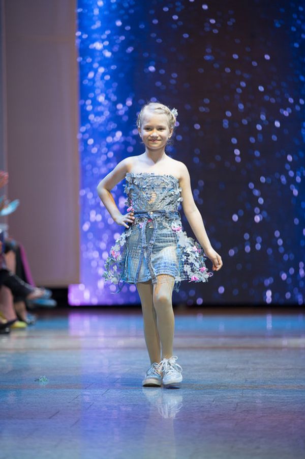 В рамках BakuFashionWeek состоялся показ детской коллекции под названием Somnia азербайджанского дизайнера Гюллюм Асадуллаевой - Sputnik Азербайджан