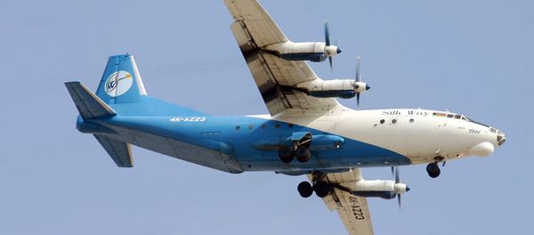 Cамолет АН-12 авиакомпании Silk Way. Архивное фото - Sputnik Азербайджан