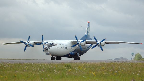 Cамолет АН-12 авиакомпании Silk Way. Архивное фото - Sputnik Азербайджан