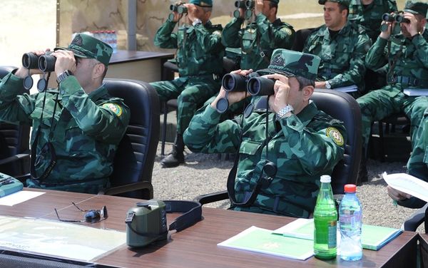 В полевом учебном центре “Аггель” с участием подразделений быстрого реагирования и сил авиации проведены крупномасштабные тактические учения - Sputnik Азербайджан