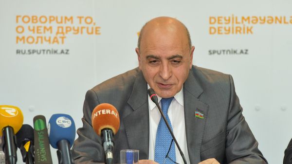 Депутат Милли Меджлиса АР Расим Мусабеков - Sputnik Азербайджан