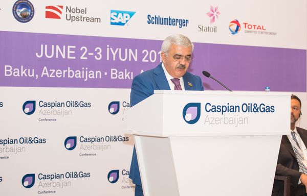 Глава SOCAR Ровнаг Абдуллаев: За последние 10 лет добыча газа в Азербайджане выросла в 4 раза и достигла 29 миллиардов кубометров в год - Sputnik Азербайджан