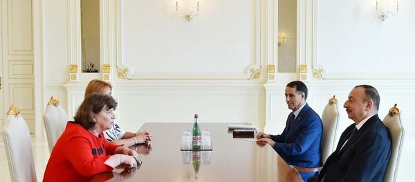 Президент Азербайджана Ильхам Алиев принял представителей Европарламента - Sputnik Азербайджан