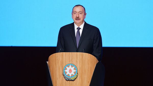 Президент Азербайджанской Республики Ильхам Алиев выступает на IV Съезде азербайджанцев мира - Sputnik Азербайджан