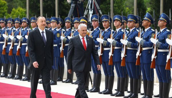 Президент Азербайджана Ильхам Алиев и премьер-министр Турции Бинали Йылдырым - Sputnik Азербайджан