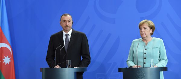 Пресс-конференция по итогам переговоров канцлера Германии Ангелы Меркель и Президента Азербайджана Ильхама Алиева - Sputnik Азербайджан